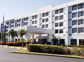 Holiday Inn Express Hotel & Suites Miami - Hialeah, an IHG Hotel，位于海里亚市Opa Locka - OPF附近的酒店