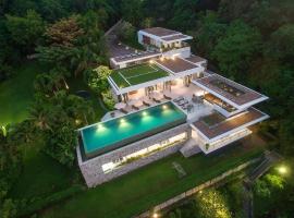 Villa Skyfall Thailand Phuket，位于攀瓦海滩的酒店