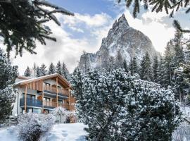 Hotel Waldrast Dolomites，位于修希的酒店