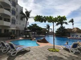 Costa Bonita Condominiums & Beach Resort - Primer planta