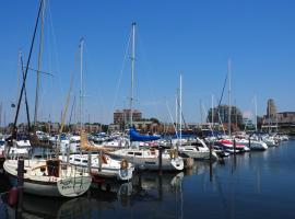 水牛城机场快捷假日&套房酒店，位于奇克托瓦加的酒店