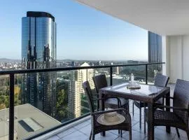 Oaks Brisbane River City Suites