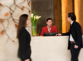 上海颖奕皇冠假日酒店 - 距离FE赛车场15分钟车程，位于嘉定的酒店