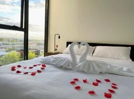 Luxury 2 Bedroom Apartment - Adelaide CBD