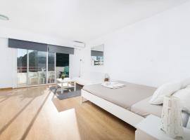 Nice Studio in Siesta 2 in Puerto Alcudia 4，位于阿尔库迪亚的酒店