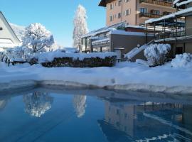 克里斯塔酒店，位于弗利姆斯的酒店