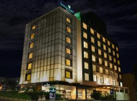 Lemon Tree Hotel Viman Nagar Pune，位于浦那维曼纳咖的酒店