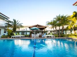 桑德克海滩公寓式酒店，位于波因顿海滩Boca Rio Golf Club附近的酒店