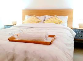 Amazing Modern Room 4 Min From The Tram，位于耶路撒冷的酒店