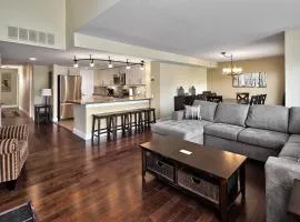 Large luxurious upper floor condo in Sierra Lane