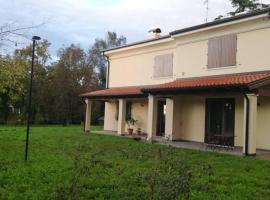 Al picchio verde，位于Cona的酒店