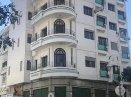 Hotel malaga，位于得土安的酒店