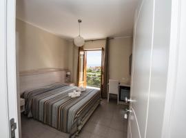 Donna Rosa Accommodation，位于特罗佩阿的浪漫度假酒店