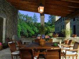 610 Boutique riverside Hotel with pool，位于César的酒店