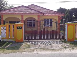 Farah Banglo Homestay Kemasik，位于Kemasik的酒店