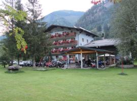豪斯布鲁希尔德宾馆，位于大格洛克纳山道旁富施的酒店