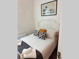 South Shield's Hidden Gem Garnet 3 Bedroom Apartment sleeps 6 Guests，位于南希尔兹的海滩短租房