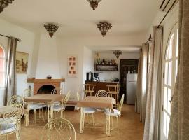 Refuge Toufssirine，位于Douar Talat Marrhene的酒店