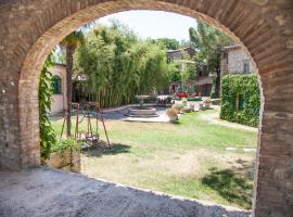 La Bettola Del Buttero Hotel，位于法布罗的酒店