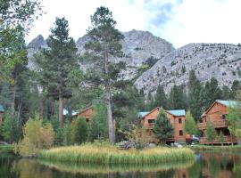 双头鹰度假酒店及Spa，位于六月湖Yosemite Tioga Pass Entrance附近的酒店