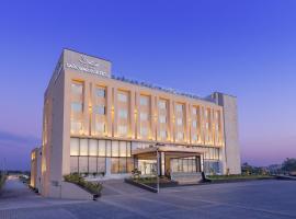 Viraj Sarovar Portico，位于贾姆穆的酒店