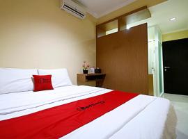 RedDoorz near ITC Cempaka Mas，位于雅加达的酒店