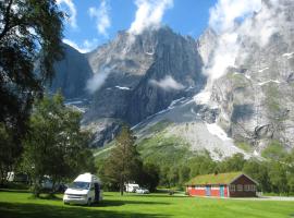 Trollveggen Camping，位于翁达尔斯内斯Kylling Bridge and Vermafossen waterfall附近的酒店