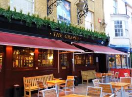 The Grapes Pub，位于南安普敦的住宿加早餐旅馆