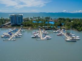 Puerto Azul Hotel & Marina，位于蓬塔雷纳斯的酒店