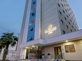 Slim Curitiba Av das Torres，位于库里提巴的酒店