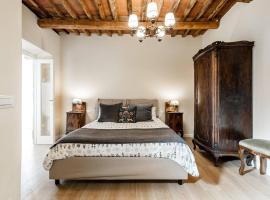 Cortile in centro - Charm Suite Heart of Lucca，位于卢卡圣弗雷迪亚诺教堂附近的酒店