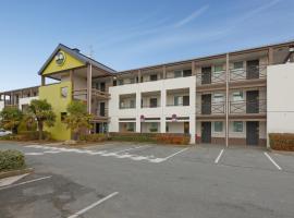 B&B HOTEL Lens Noyelles-Godault，位于努瓦耶勒戈多的酒店