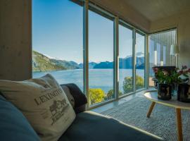 Fjord View Apartment，位于斯特兰达的度假短租房