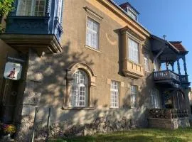 Villa für Präsentationen und Events, Eine Nacht im Puppenmuseum erleben