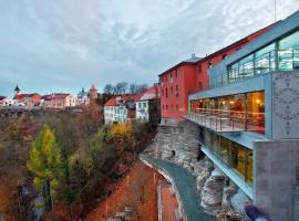 Hotel Rajská zahrada，位于梅图耶河畔新城的酒店