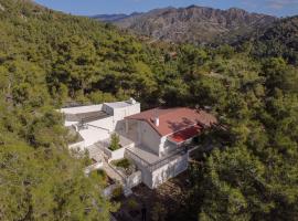 Nestor Hillside House by TrulyCyprus，位于Moniatis的酒店