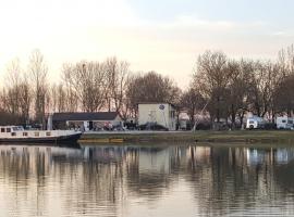 CAMPING LES HERLEQUINS，位于罗斯涅的酒店