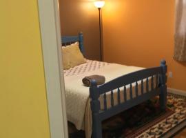 Beautiful Room near JFK and close to LaGuardia Airports，位于Laurelton的酒店