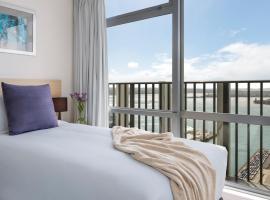 Auckland Harbour Suites，位于奥克兰的公寓