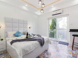 FRESIA by J&J Homes At Amani Grand Resort Residences Near Airport，位于麦克坦的酒店