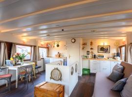 Boatapartment Animathor on top location，位于鹿特丹的船屋