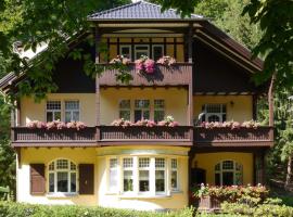Villa Liliengrund，位于艾森纳赫沃特堡城堡附近的酒店