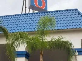 Motel 6-Daytona Beach, FL - Speedway，位于代托纳比奇机场 - DAB附近的酒店