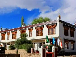 Hotel Mahay Palace
