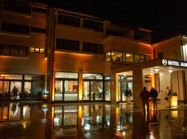HOTEL JASKA，位于亚斯特雷巴斯科的酒店