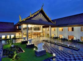 Radisson Blu Plaza Resort & Convention Centre Karjat，位于卡尔贾特的酒店