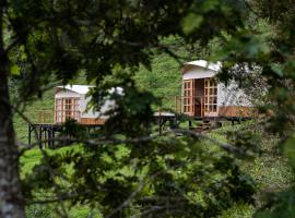 Birdglamping Los Arboles Glamping Hotel，位于萨兰托的豪华帐篷