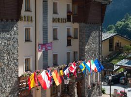 Hotel Tourist，位于瓦托内切的酒店