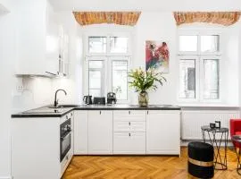 Main Square Apartments - LoftAffair