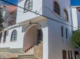 Casa Treveris - Non profit Hostel，位于苏克雷的酒店